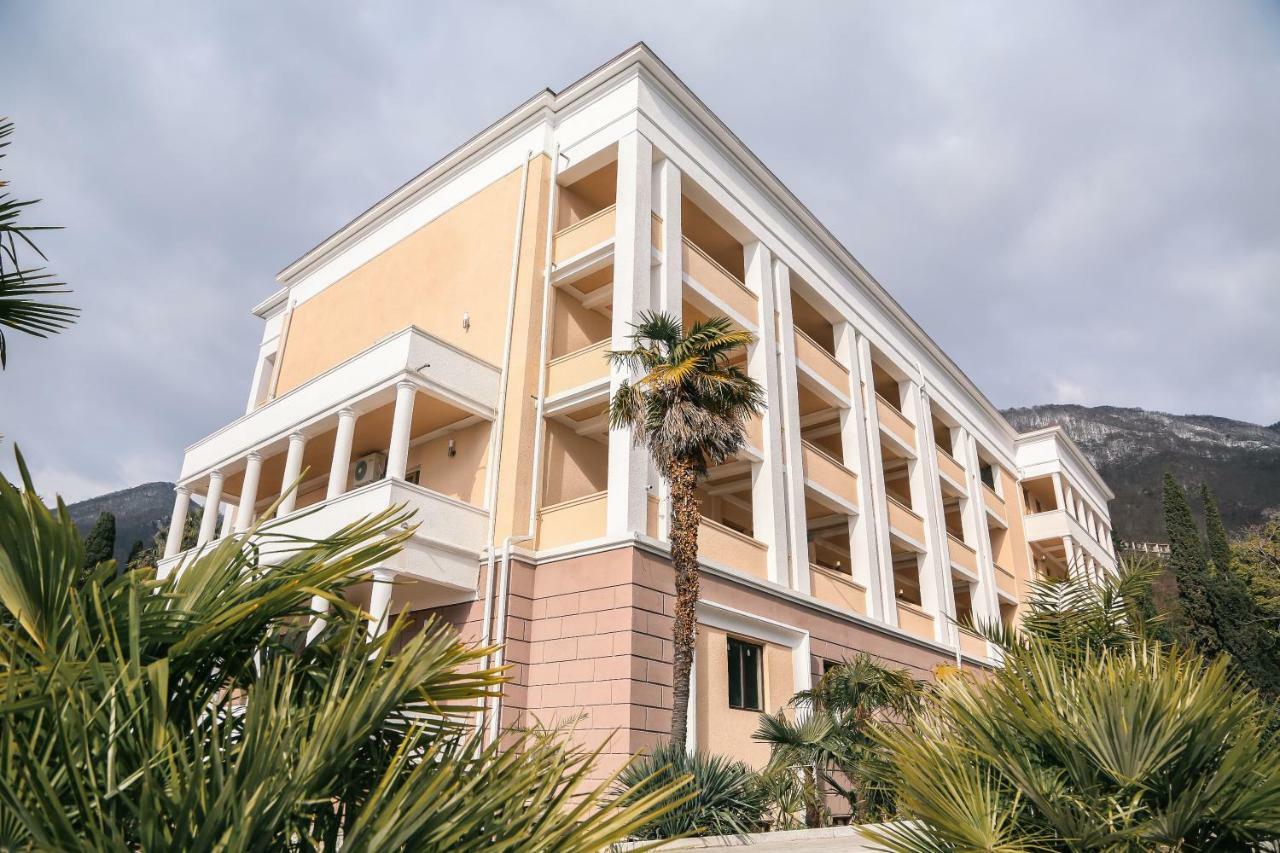 Old Gagra Hotel Dış mekan fotoğraf